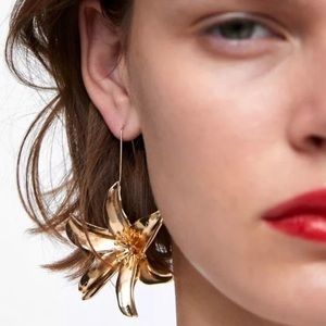 Gold flower earrings